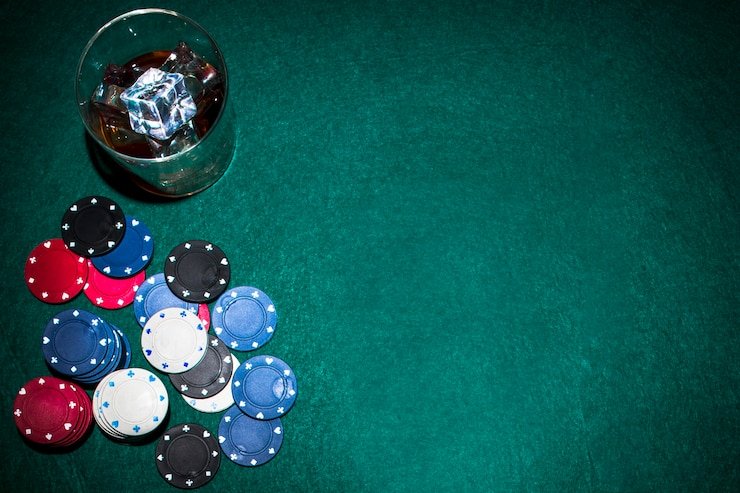 Interface aplikasi mobile betting sites menampilkan meja live-dealer blackjack dengan dealer profesional